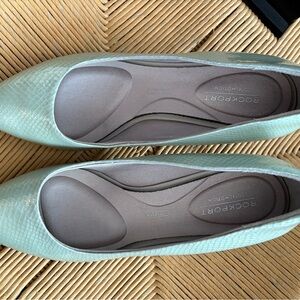 Rockport Women's Mint Green Textured Flats